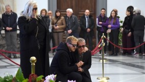 Mara Venier in lacrime alla camera ardente