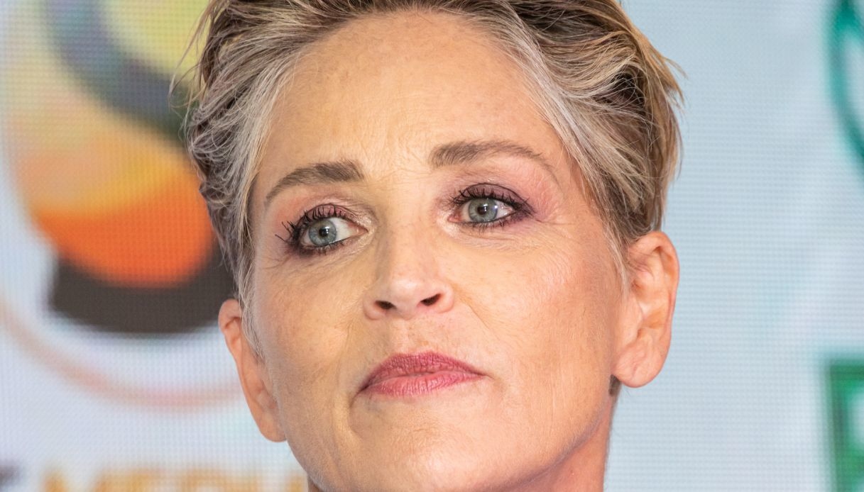 Le lacrime di Sharon Stone: rompe il silenzio sull’addio straziante al fratello