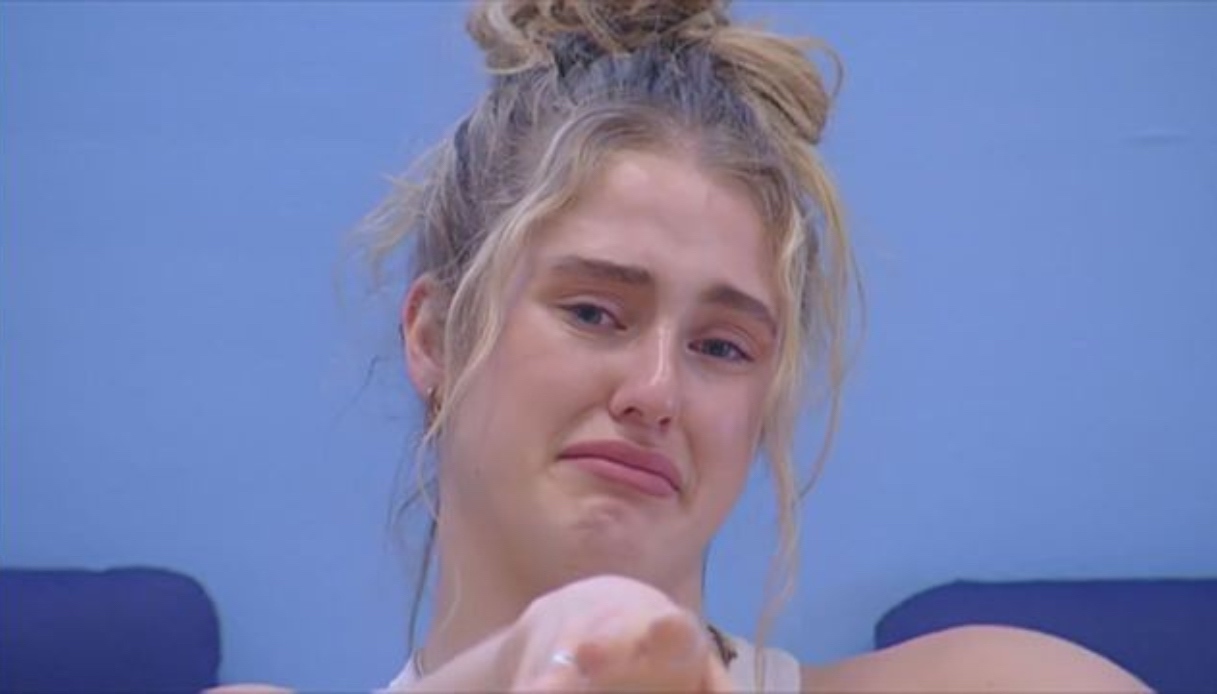 “Amici”, le lacrime di Isobel: i dolori che la tormentano