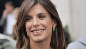 Elisabetta Canalis seduce con lo street style. La foto rivela la somiglianza pazzesca