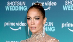 JLo, look da Principessa Guerriera per il lancio della sua linea di scarpe (senza Ben)