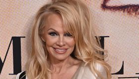 Pamela Anderson, 55 anni e una bellezza naturale e abbagliante. Il suo segreto è low cost