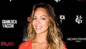 Sarah Nile mamma, cesareo d’urgenza: è nata la piccola Evah