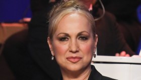 “Amici”, ritirate le maglie del Serale già assegnate. Ed è scontro tra prof