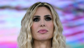 Ilary Blasi preoccupata per “L’Isola”. E si consola con Bastian