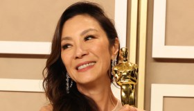 Michelle Yeoh agli Oscar 2023: “Donne non permettete a nessuno di dirvi che avete passato l’età”