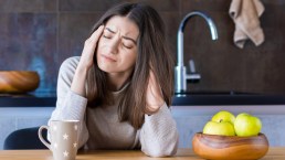 Gli odori che provocano mal di testa: l’esperto parla di osmofobia