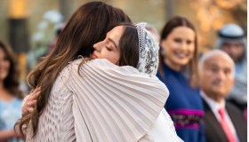 Rania di Giordania in lacrime: le immagini mai viste alle nozze della figlia