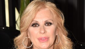 Tina Cipollari, è caos a “Uomini e Donne”: Maria De Filippi cade a terra