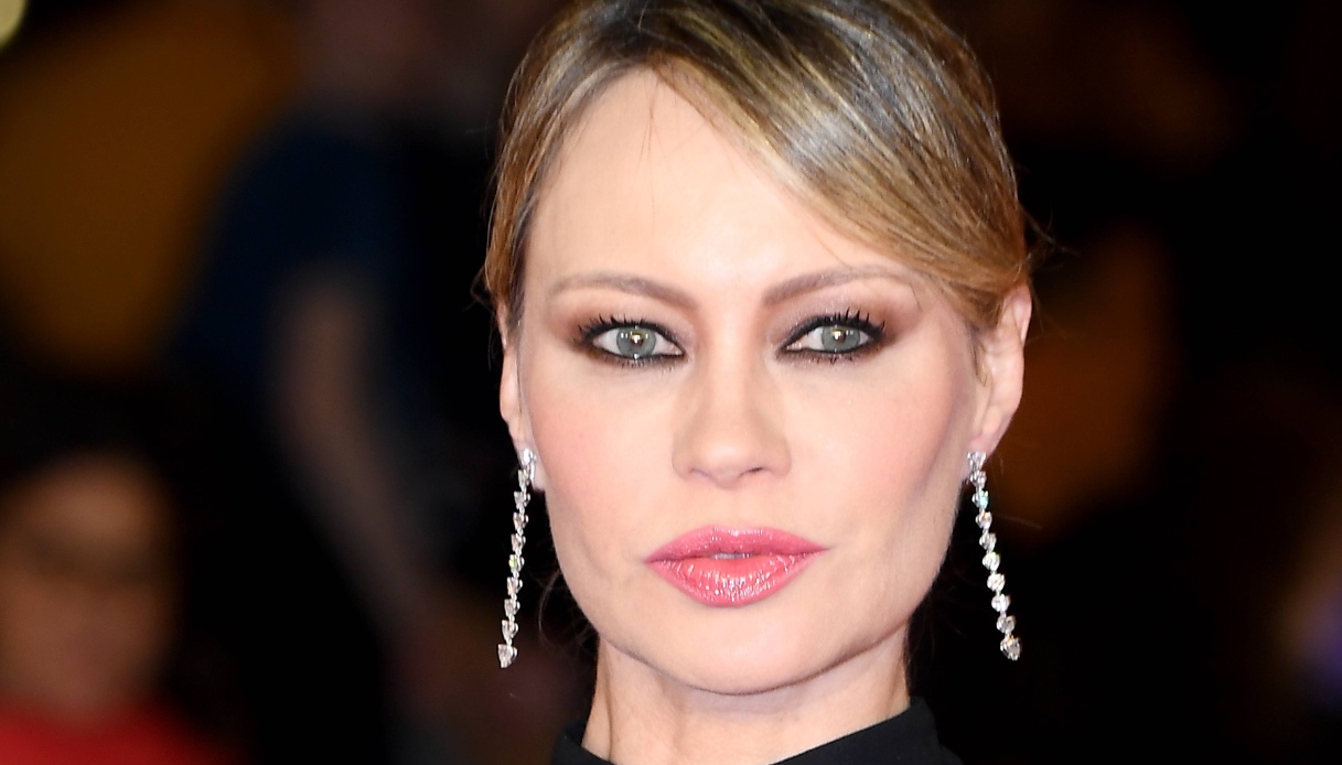 Anna Falchi compie 51 anni: il regalo più bello è una nuova famiglia. Tutti gli amori dell’attrice