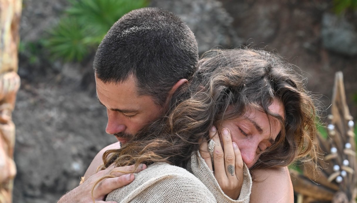 Isola, Helena Prestes: complicità con Luca ma si consola tra le braccia di Christopher