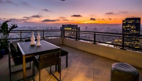 Rihanna, il nuovo attico a Los Angeles vale 21 milioni: le foto degli interni extralusso