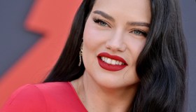 Adriana Lima a 41 anni di nuovo angelo di Victoria’s Secret