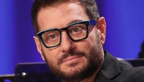 “Enrico Papi fuori dall’Isola”: l’indiscrezione divide il pubblico