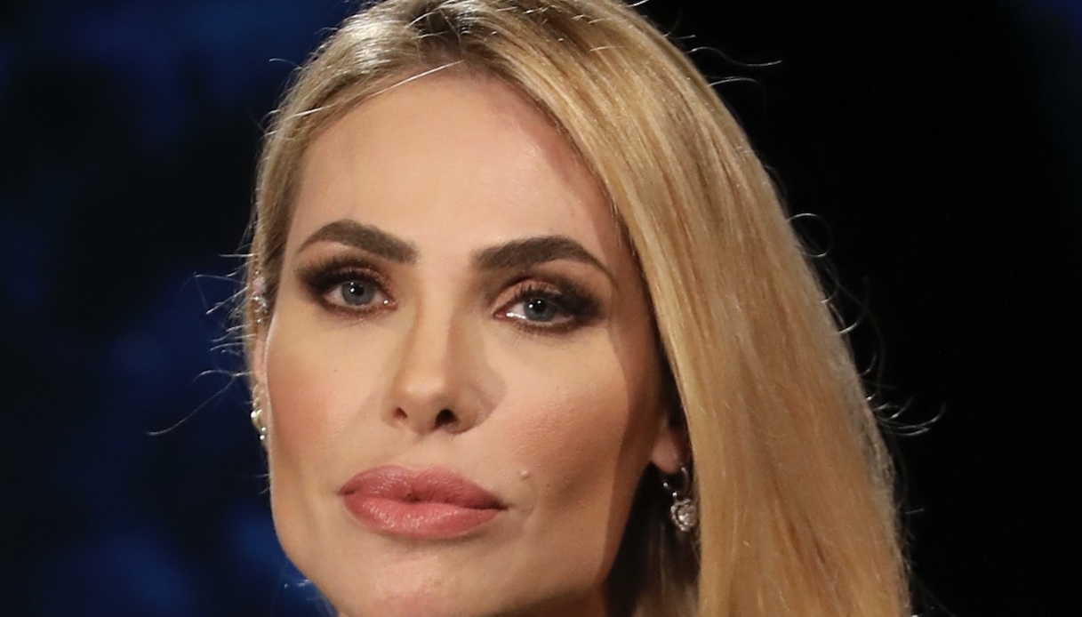 Ilary Blasi a “Verissimo”, le parole su Totti deludono il pubblico. Bordata per Bastian