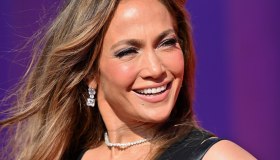Jennifer Lopez torna a Capri: svelato il segreto del suo progetto “light”