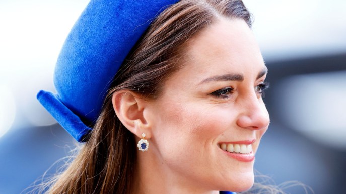 Kate Middleton, il look dell’incoronazione: qualcosa di blu e coroncina