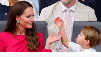 https://dilei.it/wp-content/uploads/sites/3/2023/04/kate-middleton-louis.jpg?w=350&h=197&quality=80&strip=all&crop=1