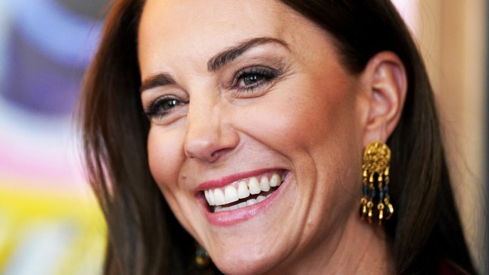 Kate Middleton è tornata: l’abito trench da 208 euro è un sogno