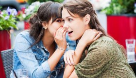 Se mi parli alle spalle, resterai sempre dietro di me