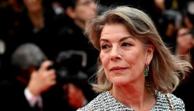Cannes 2023, Carolina di Monaco in giacca e pantalone: il red carpet informale della Principessa