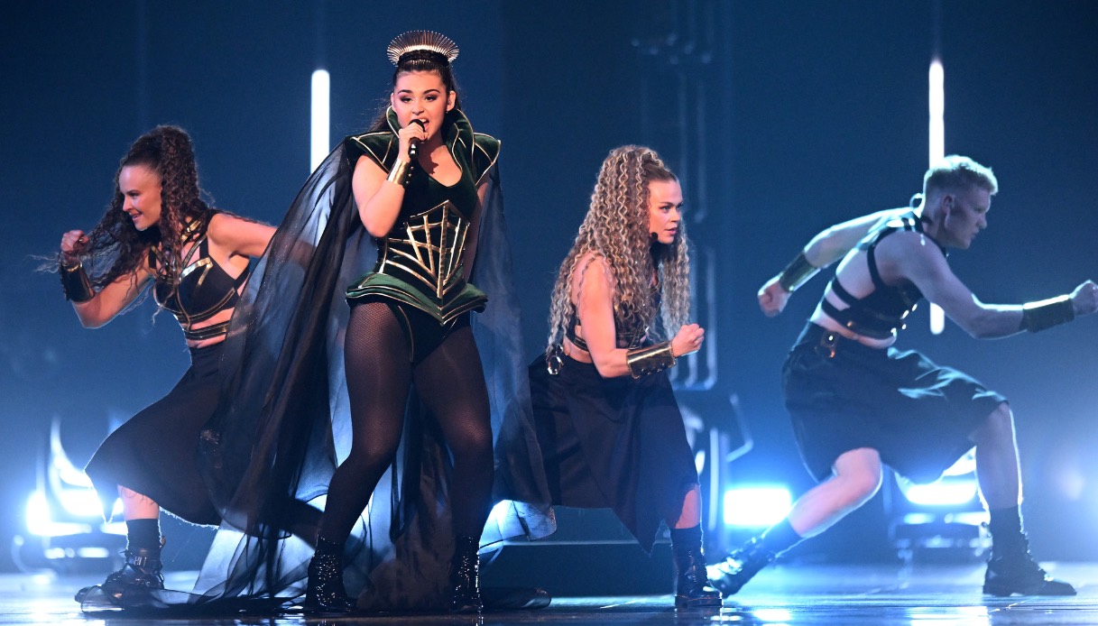 Alessandra Mele e il corpo di ballo durante l'esibizione all'Eurovision 2023
