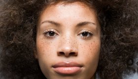 I segreti per far risaltare le lentiggini con il makeup