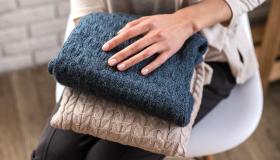 Come riporre i maglioni nell’armadio o nel cassetto: trucchi salvaspazio