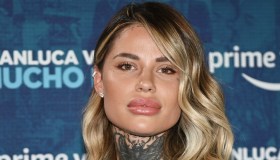 Lady Hernandez in bikini rosa su Instagram consola il Milan