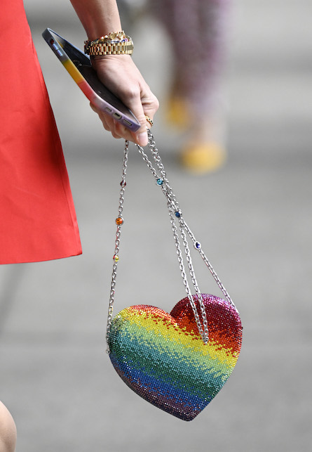 borsetta arcobaleno a forma di cuore