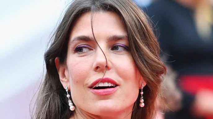 Charlotte Casiraghi seduce Cannes: look effetto bagnato e dettaglio da copiare