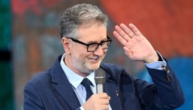 Fabio Fazio, il saluto ai fan nasconde un’accusa. Ed è polemica
