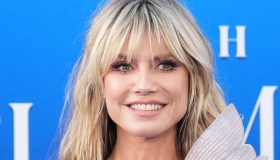 Heidi Klum non smette di osare: l’abito a farfalla (con spacco vertiginoso) la fa brillare