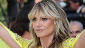 Cannes 2023, Heidi Klum dea in giallo: la scollatura è vertiginosa