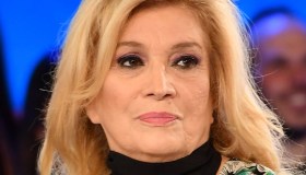 Iva Zanicchi su Instagram dopo l’incidente: “Ho subito un intervento”. Come sta