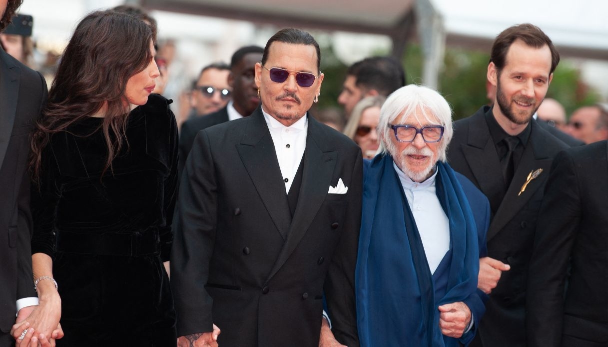 Johnny Depp con il cast di "Jeanne du Barry - La Favorita del Re"