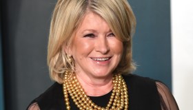 Martha Stewart posa in costume da bagno a 81 anni ed entra nella storia