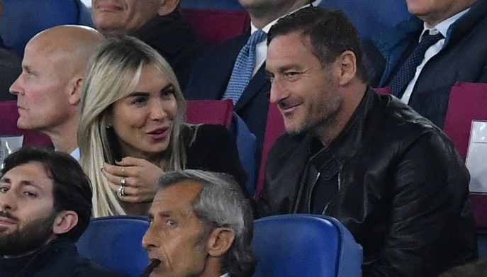 Noemi Bocchi e Francesco Totti fotografati per la prima volta insieme allo stadio