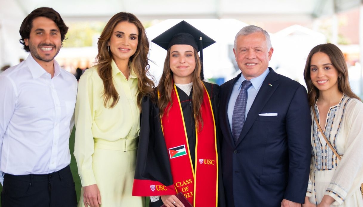 Salma di Giordania, la foto con Rania e Abdullah per la laurea