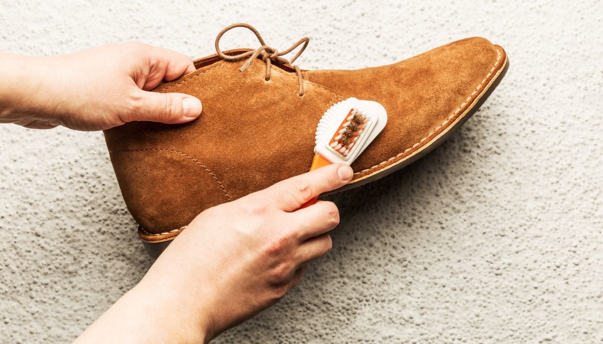 Come pulire le scarpe in camoscio: tutti i trucchi
