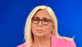 “Domenica In”, l’ultimo saluto di Mara Venier sa di addio: lacrime in diretta