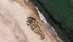 Giulia Tramontano, il suo profilo diventa una scultura di sabbia per non dimenticare