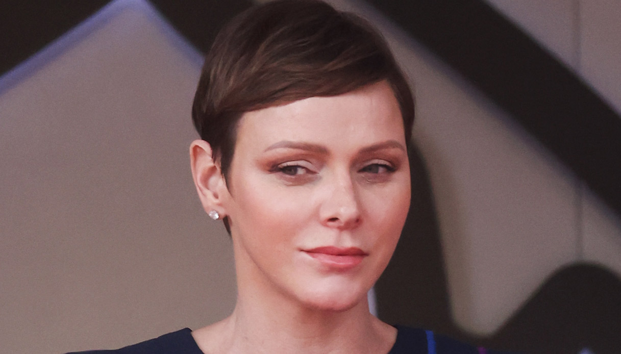 Charlene di Monaco, look da 4.312 euro. Ma Alberto guarda un’altra