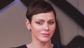 Charlene di Monaco, look da 4.312 euro. Ma Alberto guarda un’altra