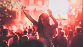 È il tuo primo concerto? Tutto ciò che devi sapere per un’esperienza epica 💃