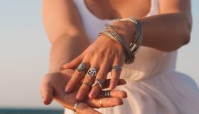 Gioielli da spiaggia, cosa indossare per brillare più del sole