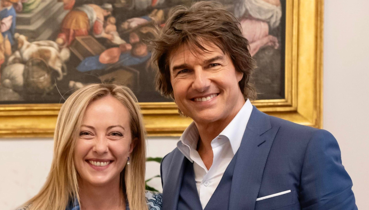Tom Cruise lascia senza fiato anche Giorgia Meloni. Che poi vola a Parigi