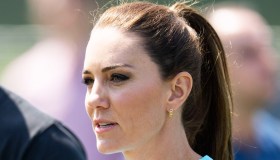 Kate Middleton in tuta: mostra i muscoli e con la mano fa qualcosa che non dovrebbe