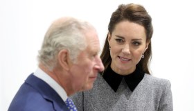 Carlo rompe con la tradizione e rivoluziona le vacanze di Kate Middleton