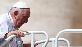 Che cos’è la laparotomia cui deve sottoporsi Papa Francesco